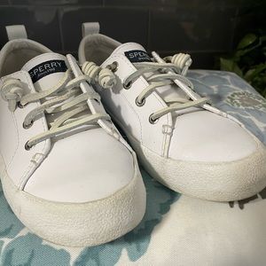 Sherry white crestvibe sneaker. Size 6.